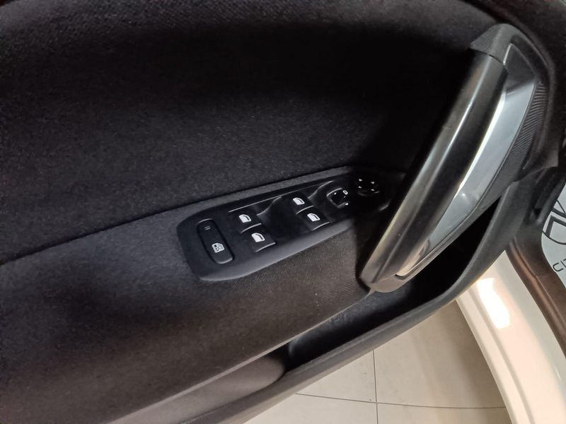 Peugeot 308 2019, foto 17
