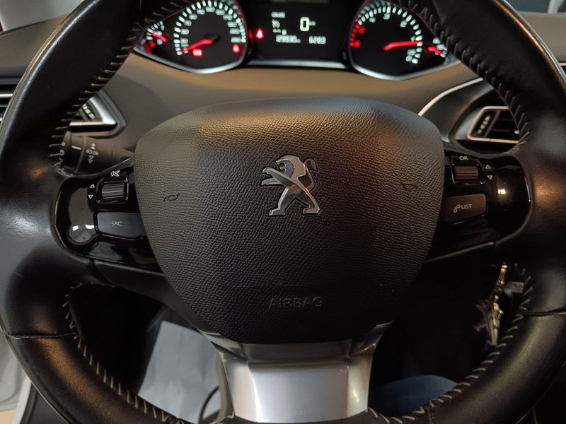 Peugeot 308 2019, foto 18