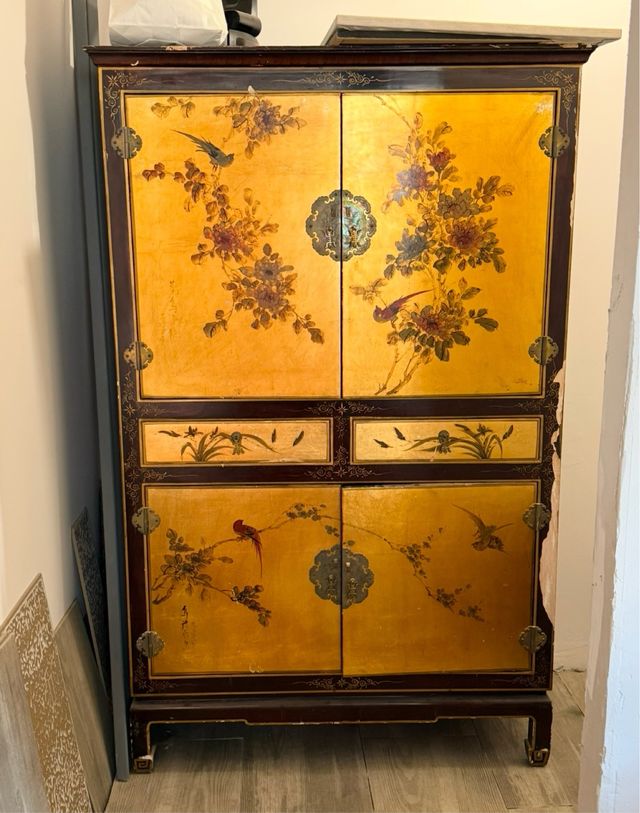 Armario chino lacado - dorado
flores, oriental