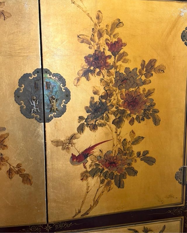 Armario chino lacado - dorado
flores, oriental
