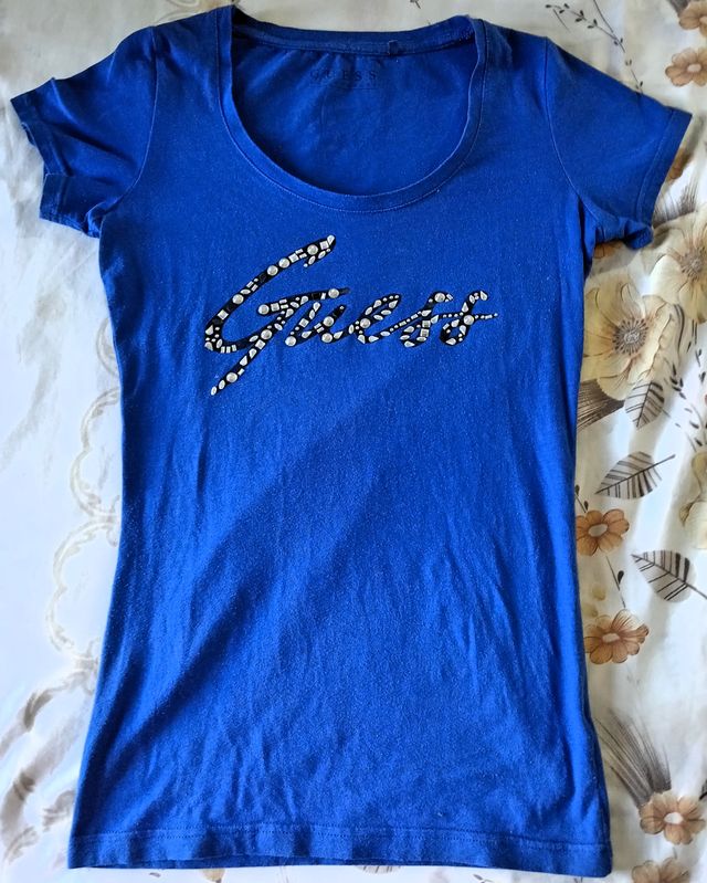 Camiseta Bonita Guess Azul Con Pedreria - Mujer