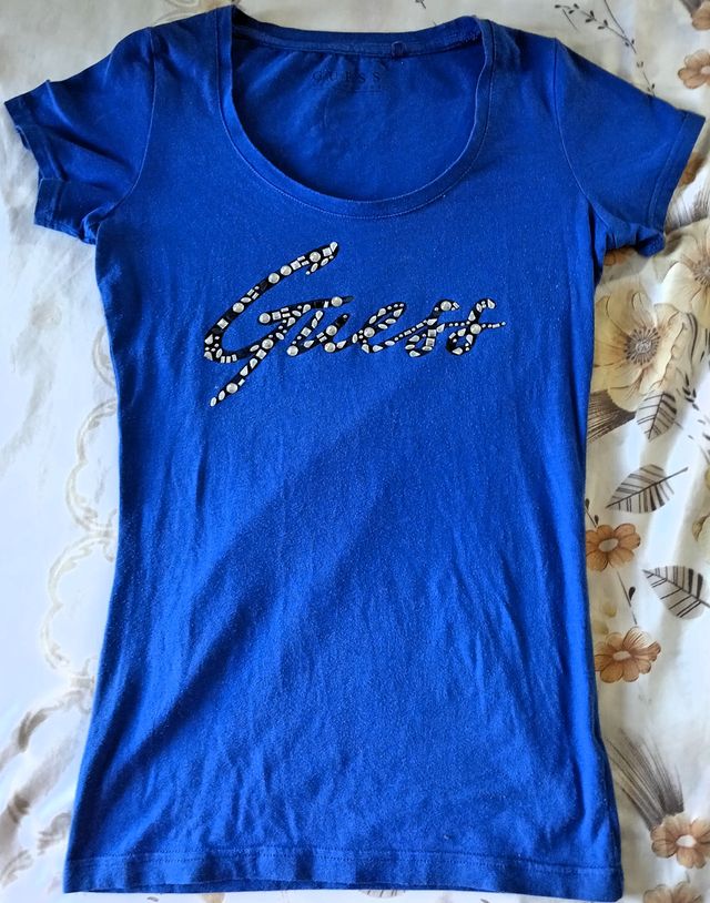 Camiseta Bonita Guess Azul Con Pedreria - Mujer