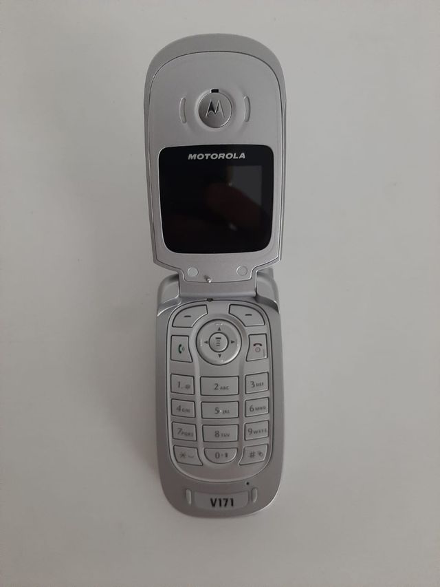 Motorola teléfono móvil plateado