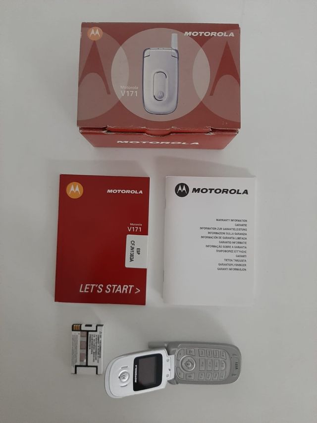 Motorola teléfono móvil plateado