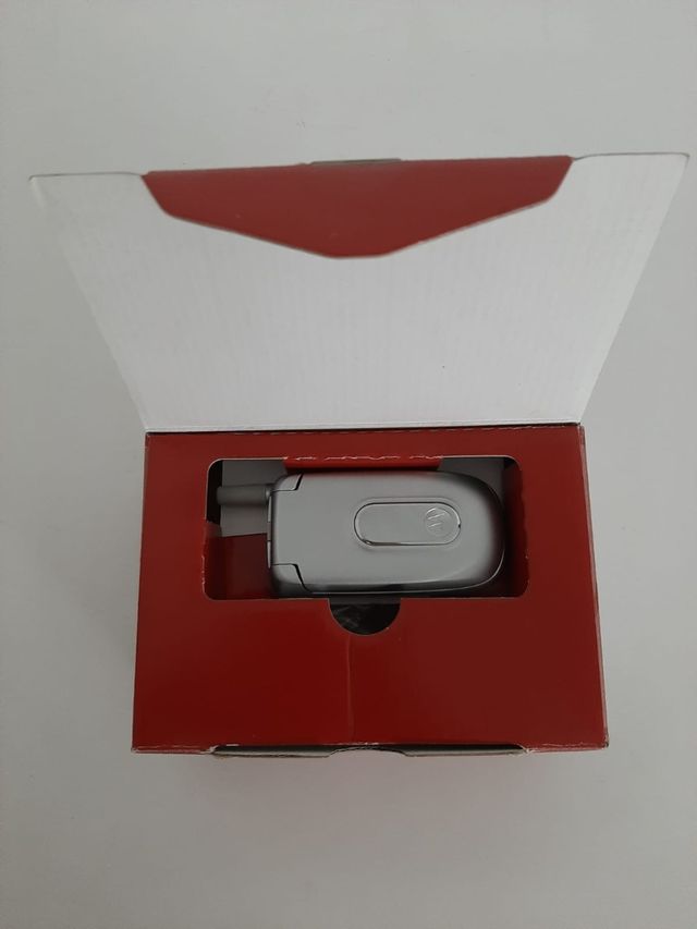Motorola teléfono móvil plateado