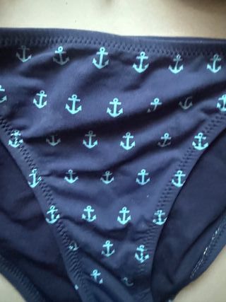 Bikini azul marino anclas con relleno en copas