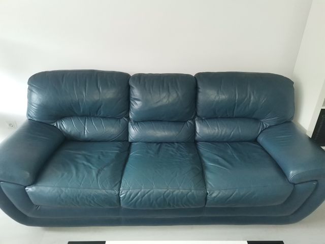 Sofá de piel azul marino