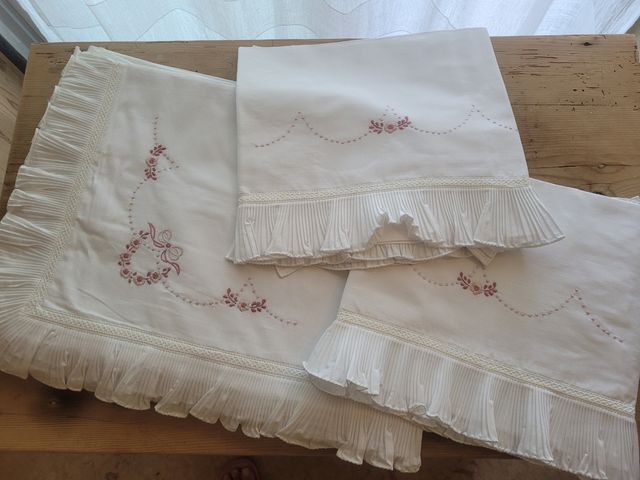 Lenzuola matrimoniali ricamate a mano , Vintage