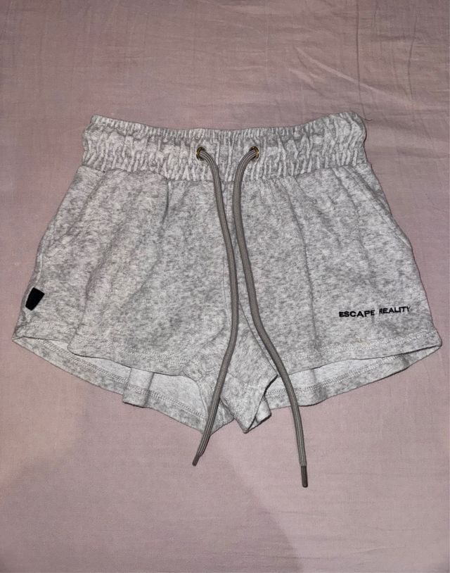 Shorts grises Escape Reality