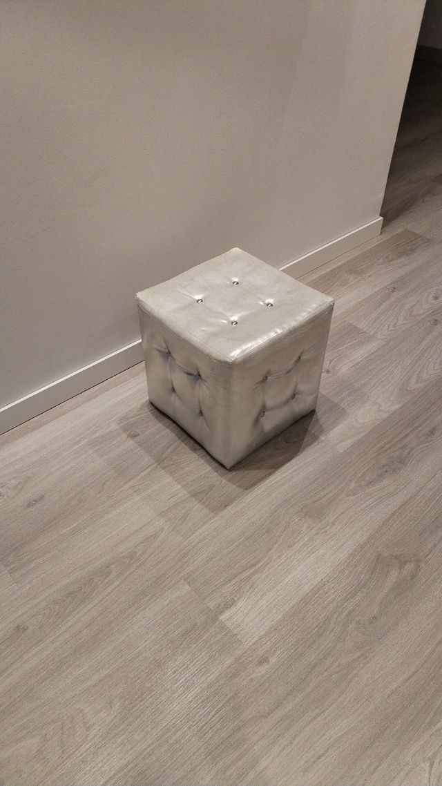 Puff cuadrado plata - Piel sintética