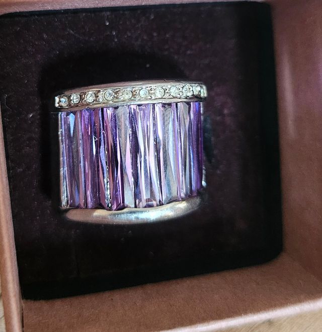 Anello con Cristalli Viola e Argento