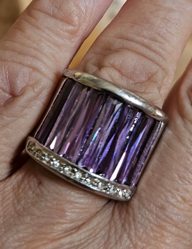 Anello con Cristalli Viola e Argento