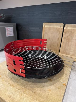 Barbecue portatile rosso e nero bracere griglia