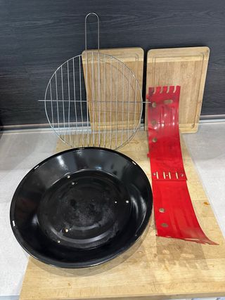Barbecue portatile rosso e nero bracere griglia