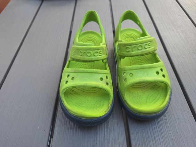 Sandalias Crocs niño talla 10 - verdes
