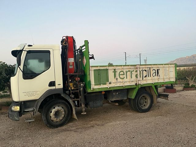 Camión Renault Midlum Grúa