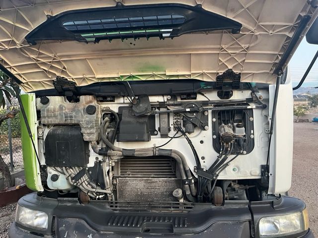 Camión Renault Midlum Grúa