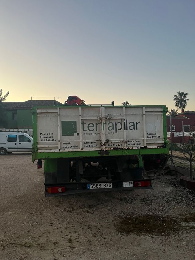 Camión Renault Midlum Grúa