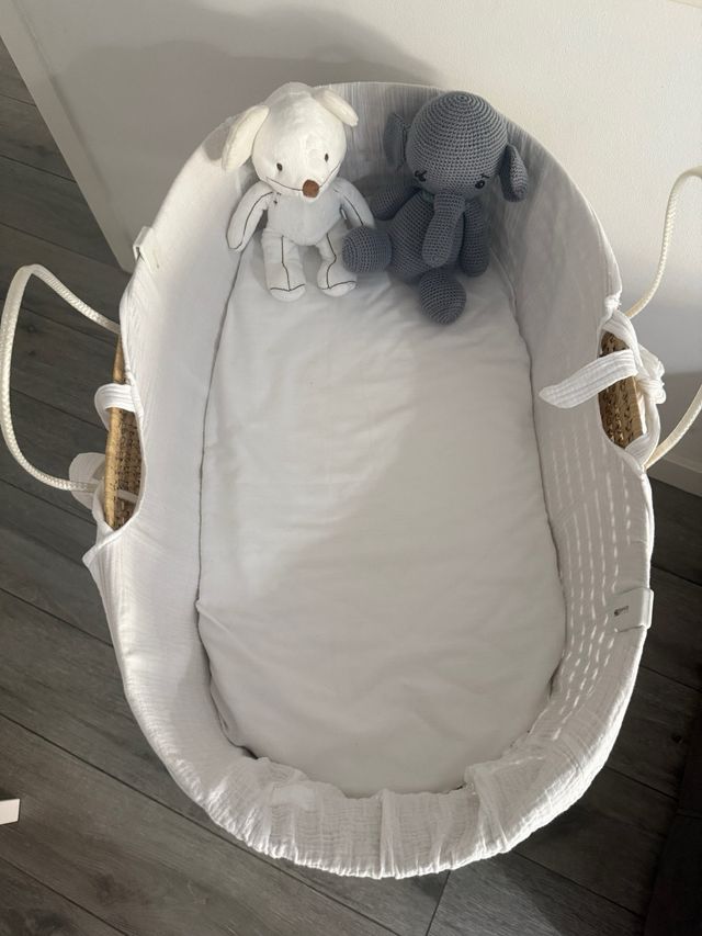 Cuna Moisés mimbre blanco