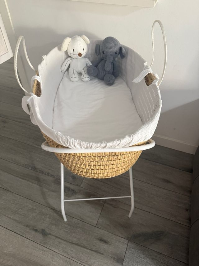 Cuna Moisés mimbre blanco