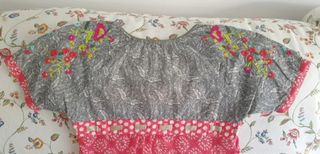 Blusa estampada roja y gris