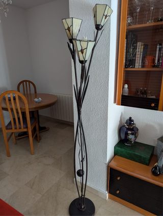 Lámpara pie 3 luces estilo Tiffany.