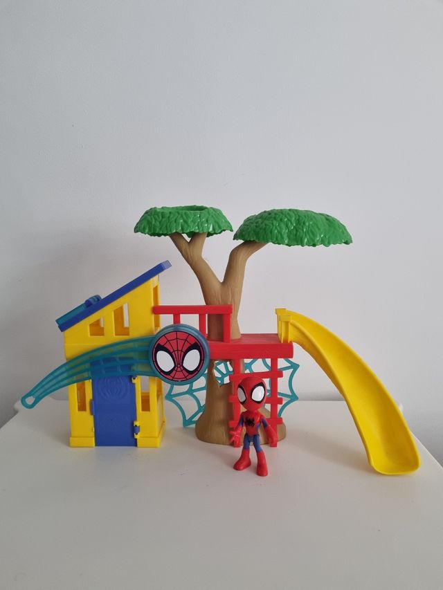 Cuartel Casita Tobogán de Spidey + Figura Spidey