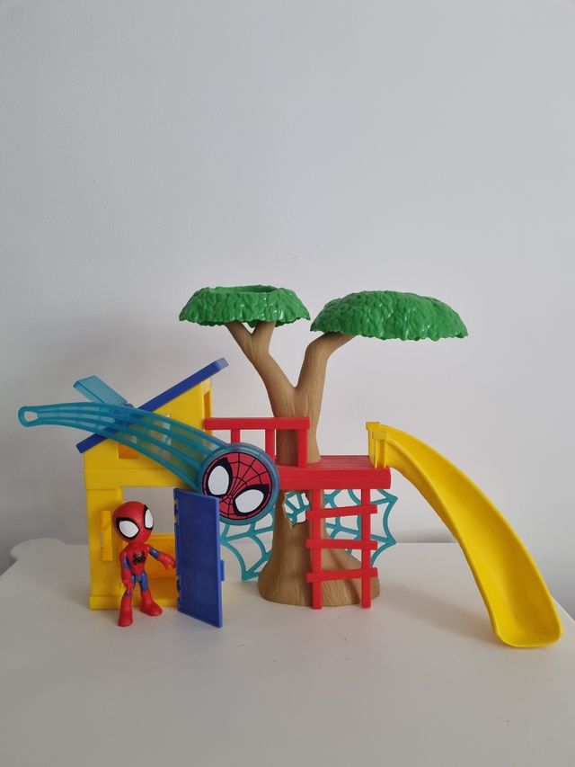 Cuartel Casita Tobogán de Spidey + Figura Spidey