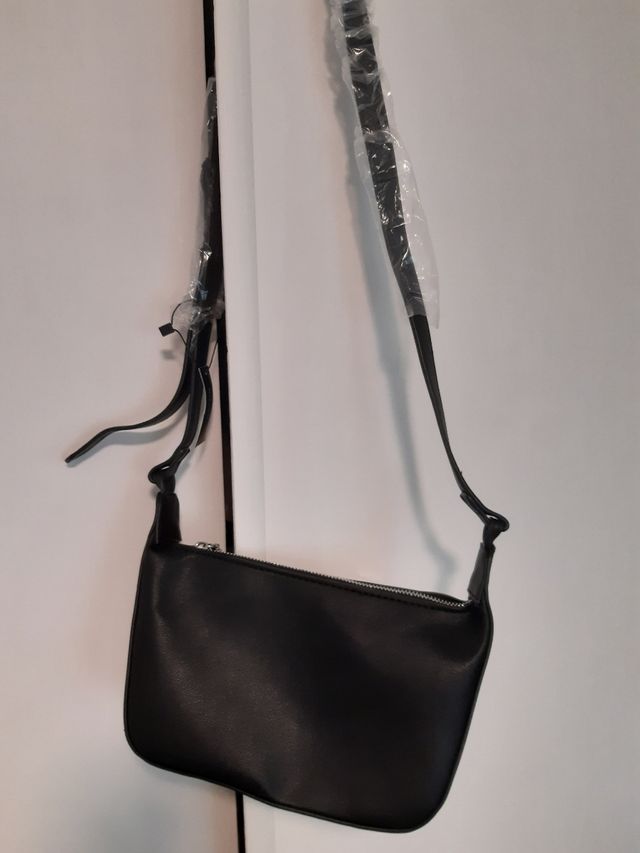 ULTIMO PRECIO Bolso bandolera negro