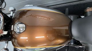 Royal Enfield Classic 350 marrón