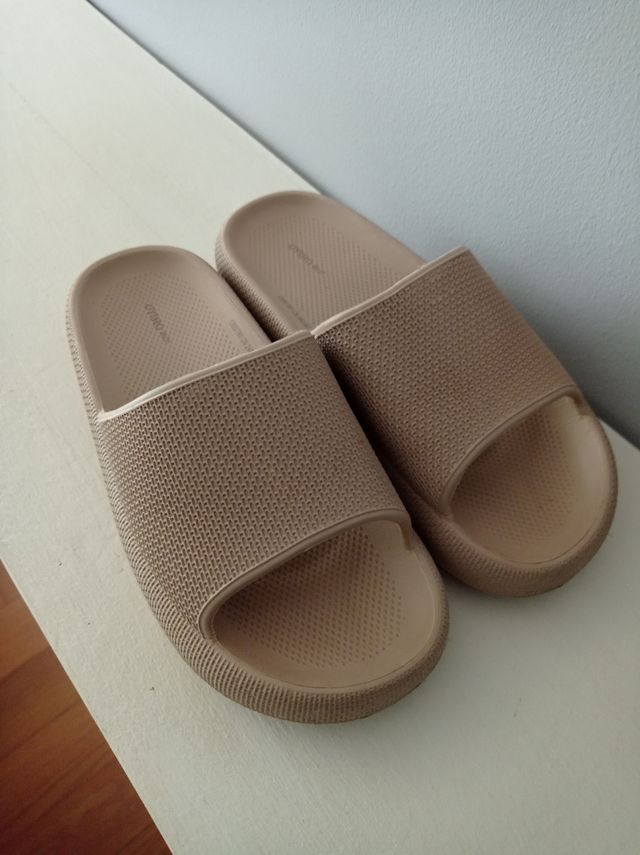 Sandalias OYSHO beige