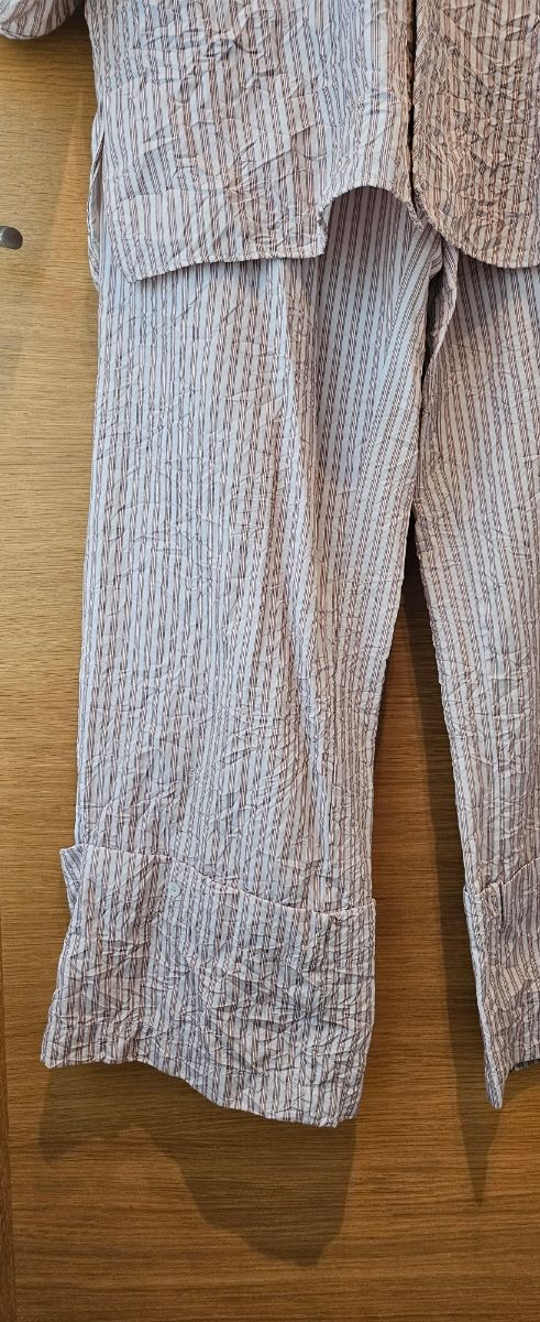 Pijama Zara rayas beige-marrón