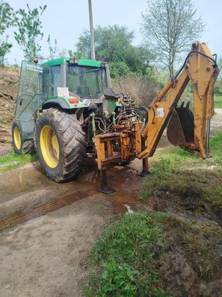 Retroexcavadora para tractor
