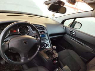 Peugeot 5008 2012