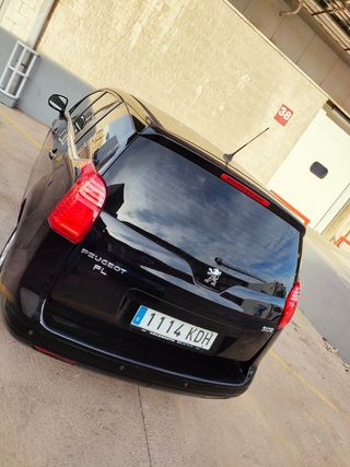 Peugeot 5008 2012