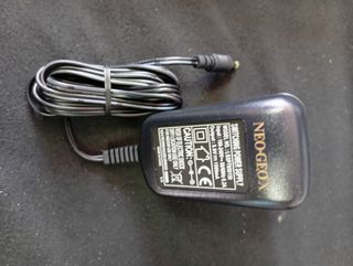 Neo Geo X Gold: consola + cargador