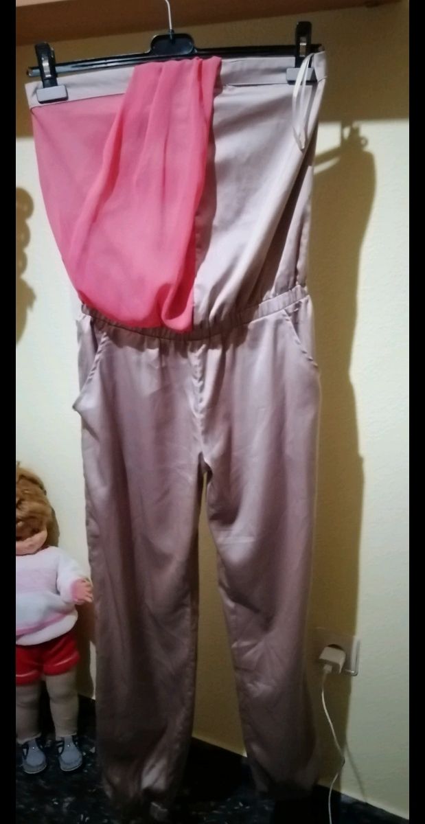 Mono raso beige y coral