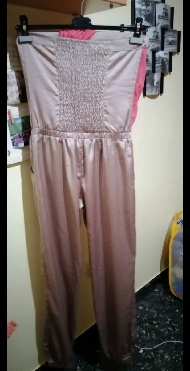 Mono raso beige y coral