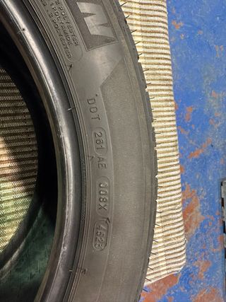 1 Neumático Michelin 295/40R20