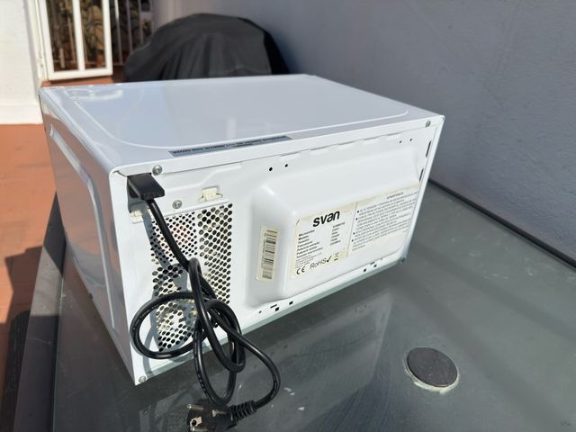 Microondas SVAN blanco - 20L