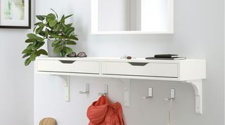 Consola Ikea blanca con cajones, espejo y luces