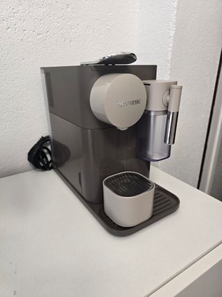 Cafetera Nespresso DeLonghi