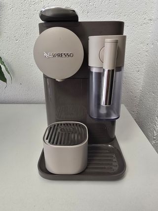 Cafetera Nespresso DeLonghi