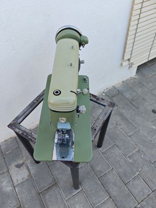 Máquina Coser Antigua Estarta
