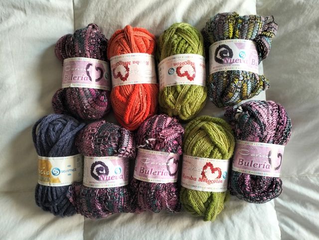 Nueve Ovillos lana pequeños