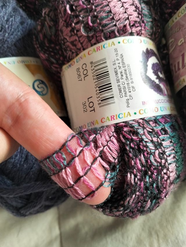 Nueve Ovillos lana pequeños