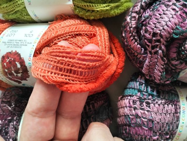 Nueve Ovillos lana pequeños