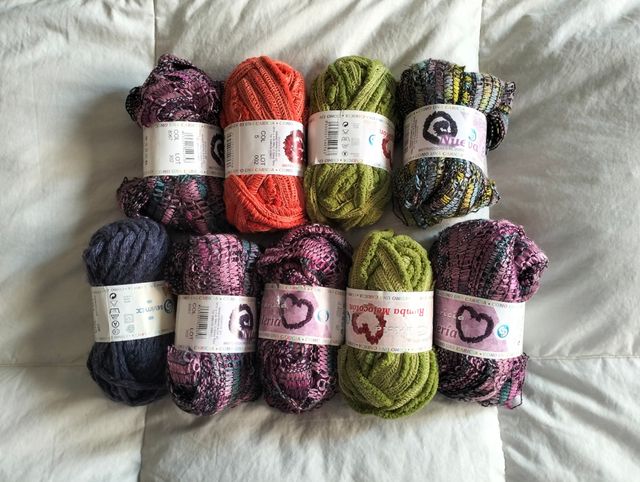 Nueve Ovillos lana pequeños