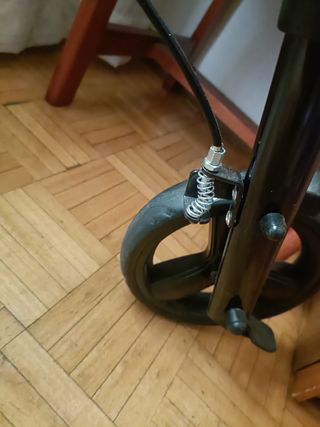 Andador de 4 ruedas seminuevo