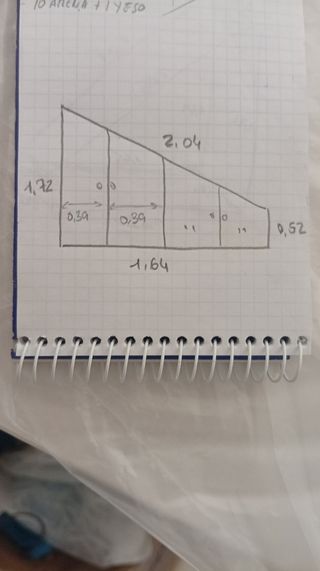Estructura bajo escalera - Madera